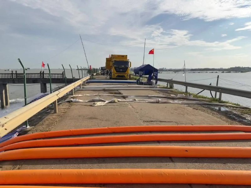 7月9日 #华容团洲 另一侧抽水，抢险款用不完，根本花不完！领导为了钱这些人敢想敢做！先放水再抽，这经济不就盘活了吗by 匿名投稿7月9日 #华容团洲 另一侧抽水，抢险款用不完，根本花不完！领导为了钱这些人敢想敢做！先放水再抽，这经济不就盘活了吗by 匿名投稿