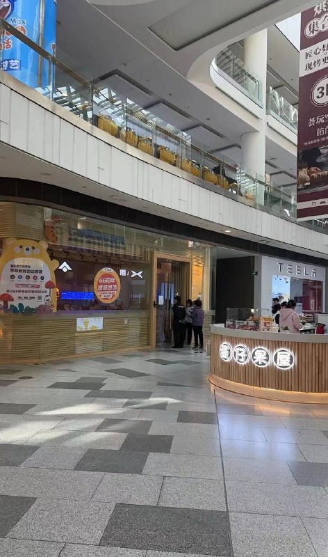 23日，湖北 武汉，七田真早教中心跑路一个月了，家长的学费老师的薪资还没着落，愤怒的家长们又来讨说法