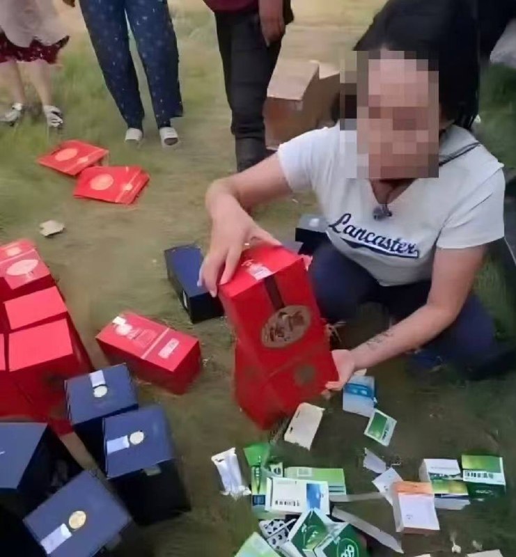 外蒙古纳粹分子侮辱中国工人，真的欺负我们老实#蒙古不知道法分子擅闯中资营地侮辱员工感谢家人们投稿！外蒙古纳粹分子侮辱中国工人，真的欺负我们老实#蒙古不知道法分子擅闯中资营地侮辱员工感谢家人们投稿！