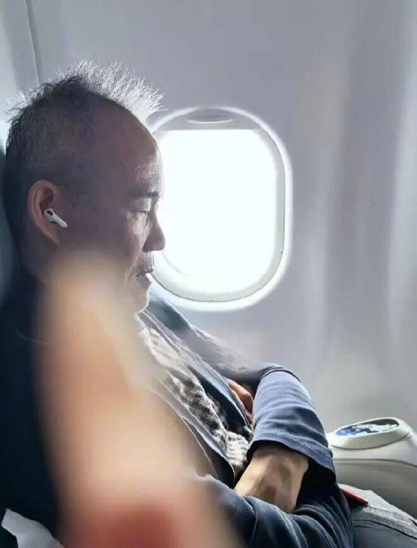 王石现身，没戴假发，没有美颜，就是一普普通通70岁糟老头子的模样！😅#王石 #田朴珺