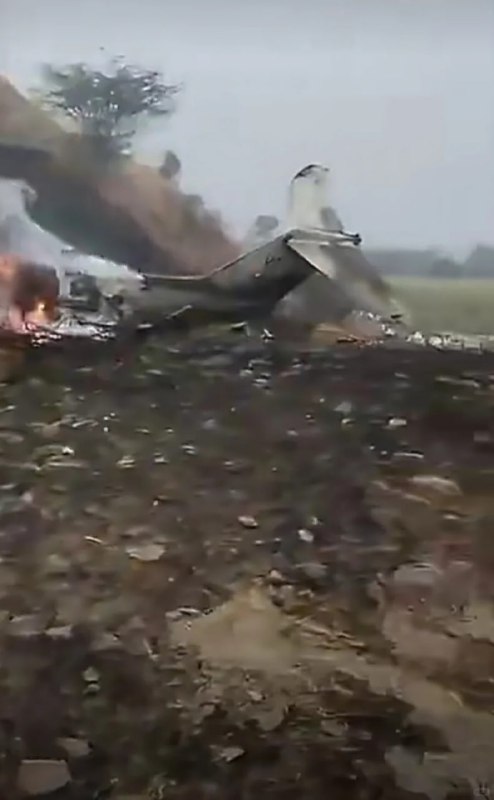 印度飞机坠毁，全员遇难！今天（1月28日）上午，一架飞机在印度马哈拉施特拉邦的巴拉默蒂机场降落时坠毁