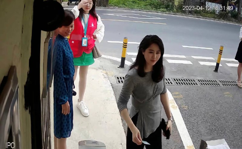 #幼儿园 门口的妈妈🤩by 匿名投稿#幼儿园 门口的妈妈🤩by 匿名投稿