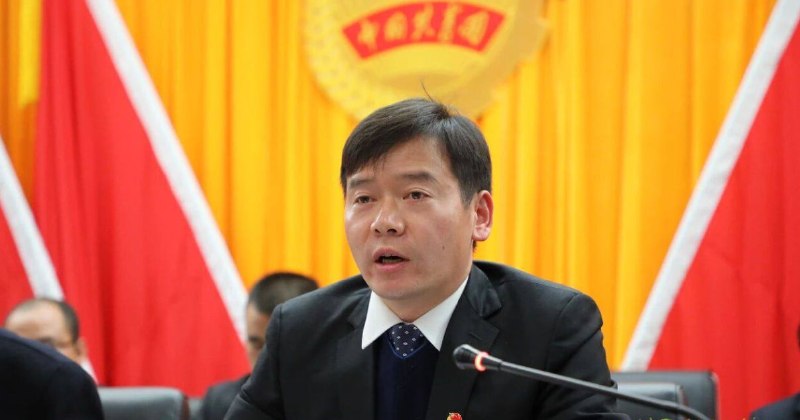 #师宗县副县长出轨 #苏尔飞事件 #女下属实名举报 #官场丑闻 #4万私了致孕【吃瓜一线】云南师宗县爆出惊人官场丑闻！原副县长苏尔飞与女下属刘薇婚外情，致其怀孕后竟要求流产，试图用4万元“私了”