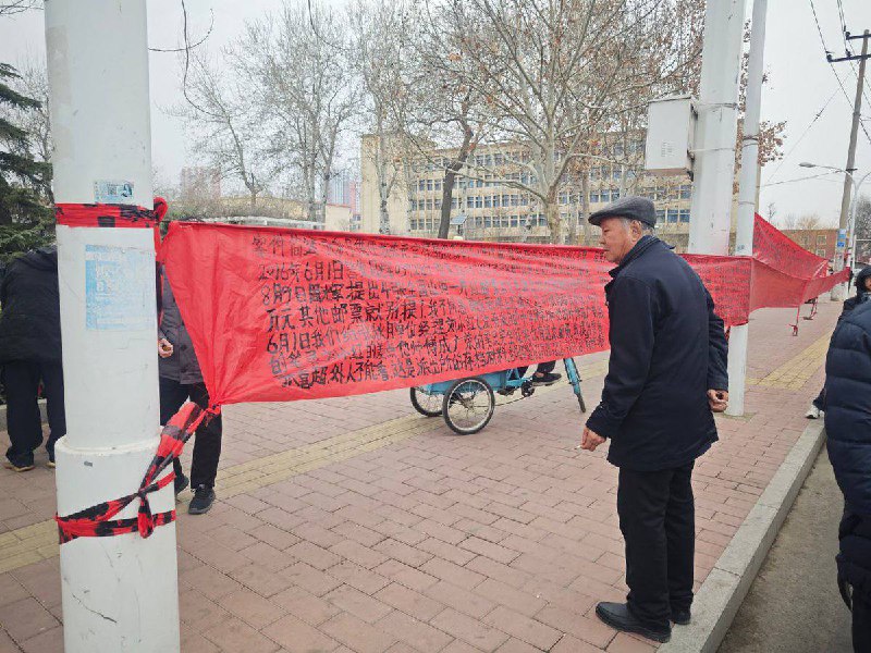3月14日中午，河北保定青年路与东风路交叉口处，市纪委附近