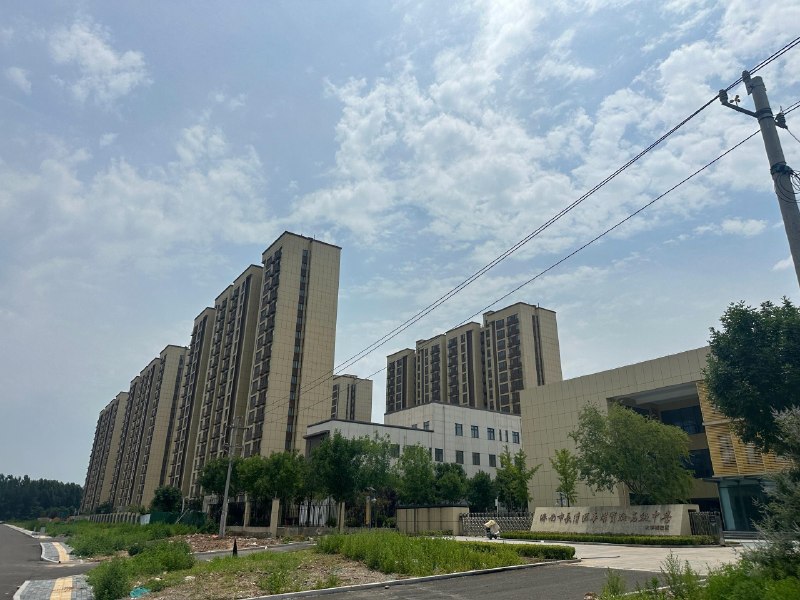 济南一小区配套小学被租给民办高中，区教体局：为盘活国有资产山东济南范村车辆基地租赁住房项目中规划的配套小学，变身民办高中并已开始对外招生