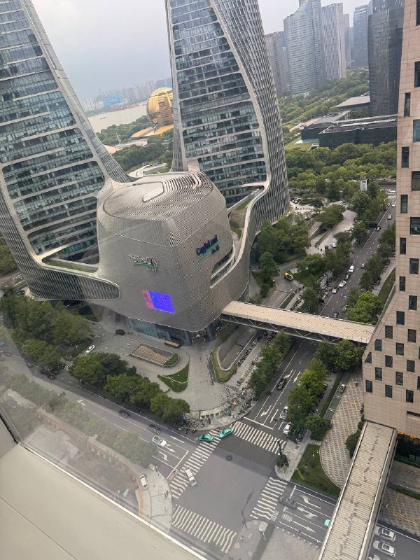 杭州地产圈的瓜，惊动人民日报了😅官方证实了郁区长确有猥亵行为😂涉事的粤融轩在杭州来福士的58楼感兴趣的小伙伴可以去打个卡，向领导战斗过的地方致敬😁感谢家人们投稿！杭州地产圈的瓜，惊动人民日报了😅官方证实了郁区长确有猥亵行为😂涉事的粤融轩在杭州来福士的58楼感兴趣的小伙伴可以去打个卡，向领导战斗过的地方致敬😁感谢家人们投稿！