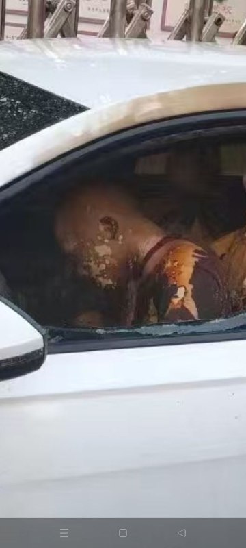 10月17日，福建省漳州市云霄县，下午放学，女司机点燃驾驶室，冲进学校大门，多人受伤