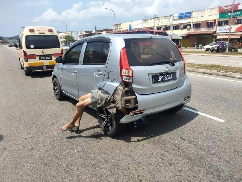 離奇的 #車禍 ，整個上半身都不見了🙏離奇的 #車禍 ，整個上半身都不見了🙏