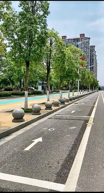 一座几十万人居住的城市，终于被城管、交管、文明办整治成了”鬼城”！---汽车不敢停靠，电动车不敢上路，行人不敢游玩，小贩不敢摆摊，店铺不敢越线，学生不敢门口写作业---，一座座城市被整得半死不活，执法人员的伟大功绩必将名垂青史！ #慧泊市by 匿名投稿一座几十万人居住的城市，终于被城管、交管、文明办整治成了”鬼城”！---汽车不敢停靠，电动车不敢上路，行人不敢游玩，小贩不敢摆摊，店铺不敢越线，学生不敢门口写作业---，一座座城市被整得半死不活，执法人员的伟大功绩必将名垂青史！ #慧泊市by 匿名投稿