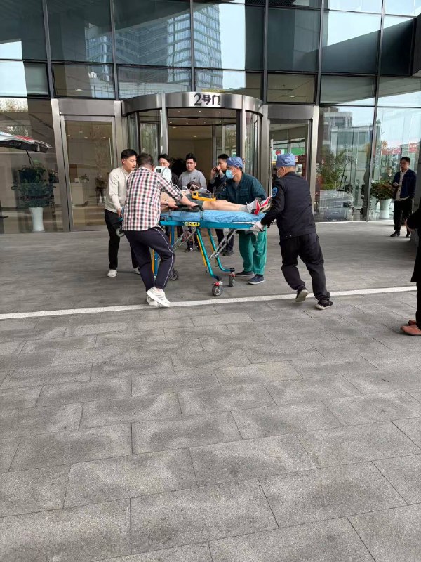 张雪峰 抢救相关感谢家人们投稿！张雪峰 抢救相关感谢家人们投稿！