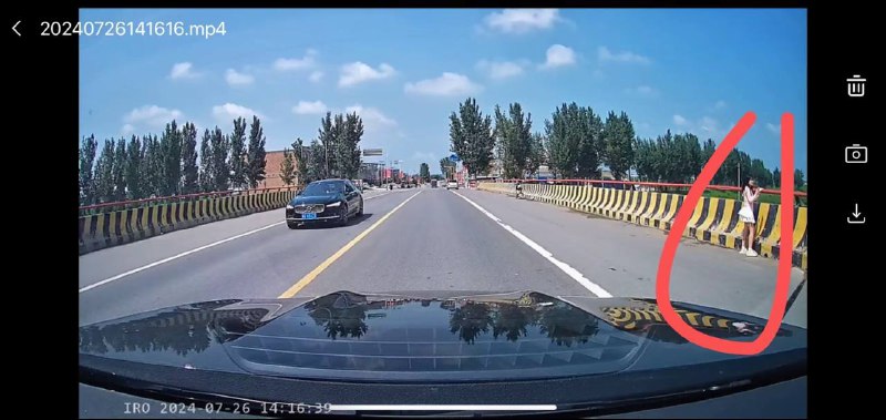 7.26河南鹤壁市浚县新镇大桥，14岁小女孩跳河，打捞了一天一夜没找到 #跳河by 匿名投稿7.26河南鹤壁市浚县新镇大桥，14岁小女孩跳河，打捞了一天一夜没找到 #跳河by 匿名投稿