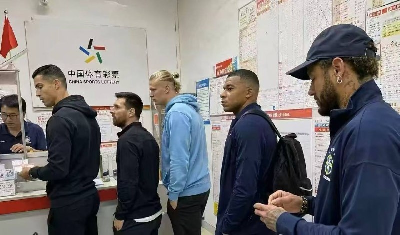 排队 买球了 ⚽感谢家人们投稿！排队 买球了 ⚽感谢家人们投稿！