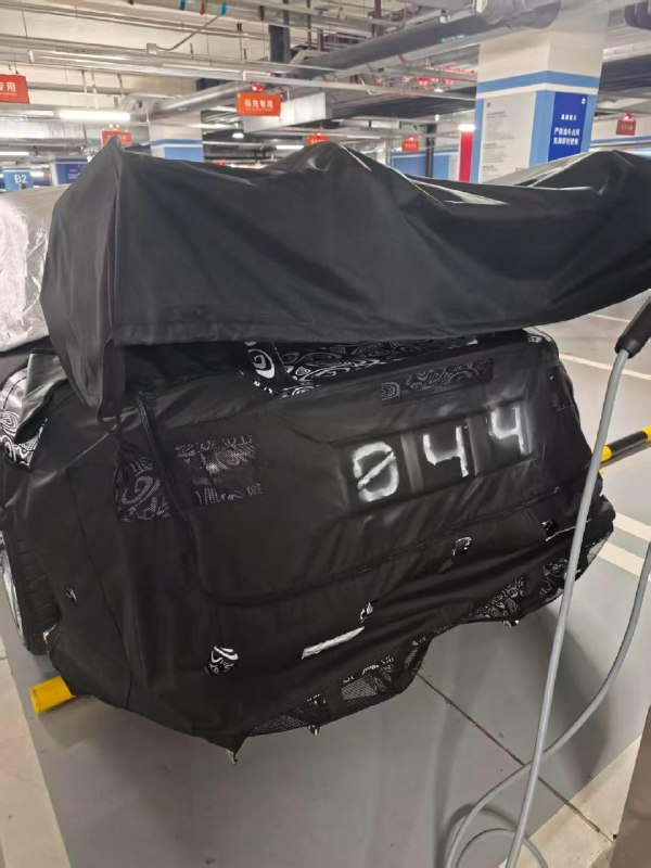 新一代小米 SU7 Ultra，空气套件、双门设计、大尾翼非常夸张