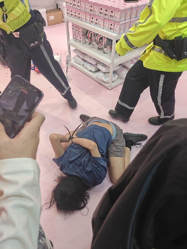 上海快闪店捅人感谢家人们投稿！上海快闪店捅人感谢家人们投稿！