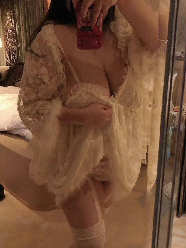 #轻松一下 #美女图 #骚鸡🌿by 匿名投稿#轻松一下 #美女图 #骚鸡🌿by 匿名投稿