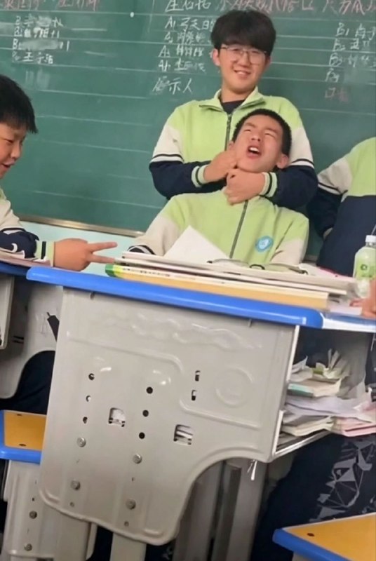 投稿 山西省长治市武乡县二中校园霸凌残疾人感谢 武乡大善人  投稿！投稿 山西省长治市武乡县二中校园霸凌残疾人感谢 武乡大善人  投稿！