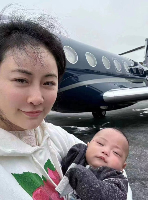 凤凰卫视 #傅晓田 快乐的一家她要给反贼打假，你俩发张床照让大伙信服🌛凤凰卫视 #傅晓田 快乐的一家她要给反贼打假，你俩发张床照让大伙信服🌛