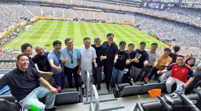 原来前天的世界杯决赛，马云，李彦宏，柳元庆，方洪波等大佬坐一个包厢看世界杯决赛包厢阵容:网易丁磊，李宁李宁，金沙江丁健，英特尔陈立武，联想杨元庆，58姚劲波，百度李彦宏， 李彦宏老婆马东敏 ，滴滴程维，美的方洪波，泰康陈东升，TCL李东升没入镜的还有阿里马云，复星郭广昌，泡泡玛特王宁， soho张欣，段永平，雅虎杨致远，AMD苏姿丰，美光 CEO，高通CEO，施耐德董事长，德勤CEO，安永CEO