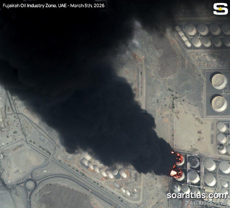 3月5日的卫星图像显示，在伊朗无人机袭击之后，阿联酋富查伊拉的石油设施遭到破坏