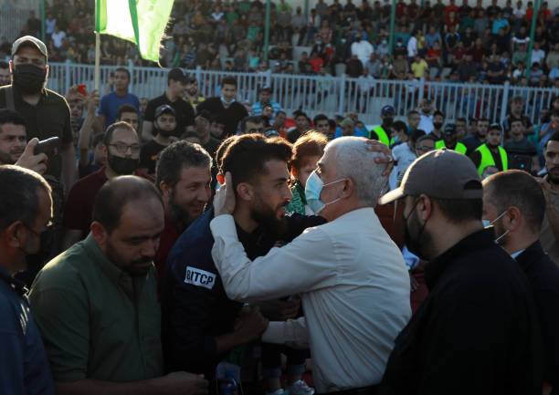 #哈马斯和仇恨意识形态《古兰经》和穆罕默德的话激发了对以色列的攻击Yahya Sinwar 海亚·辛瓦 是加沙哈马斯的领导人，其于2017年2月接替伊斯梅尔·哈尼亚的領導職務他是哈马斯安全机构的共同创始人之一以及哈马斯二把手他的Ideology是哈马斯IdeologyYahya Sinwa于1962年出生在Khan Yunis难民营,当时加沙地带处于埃及统治之下，他在那里度过了早年