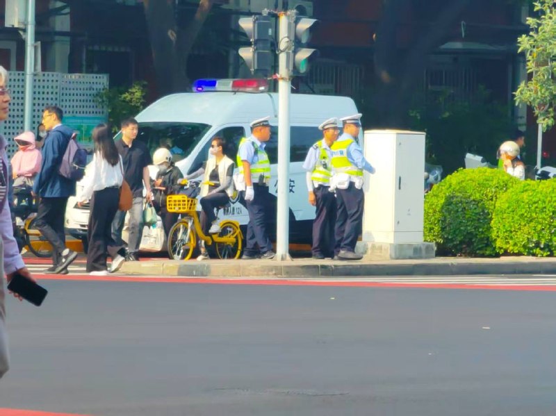 5月12日，北京天坛公园附近的安保措施今天进一步升级