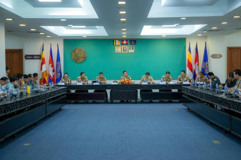 金边市长再下“清零”死命令：3月30日前金边须彻底铲除电诈今天，金边市市长兼统一指挥部主席坤盛再次召开打击电信网络诈骗工作会议，向全市14个区及相关部门下达了最后通牒：必须在2026年3月30日之前，实现金边市电诈犯罪“全清零”