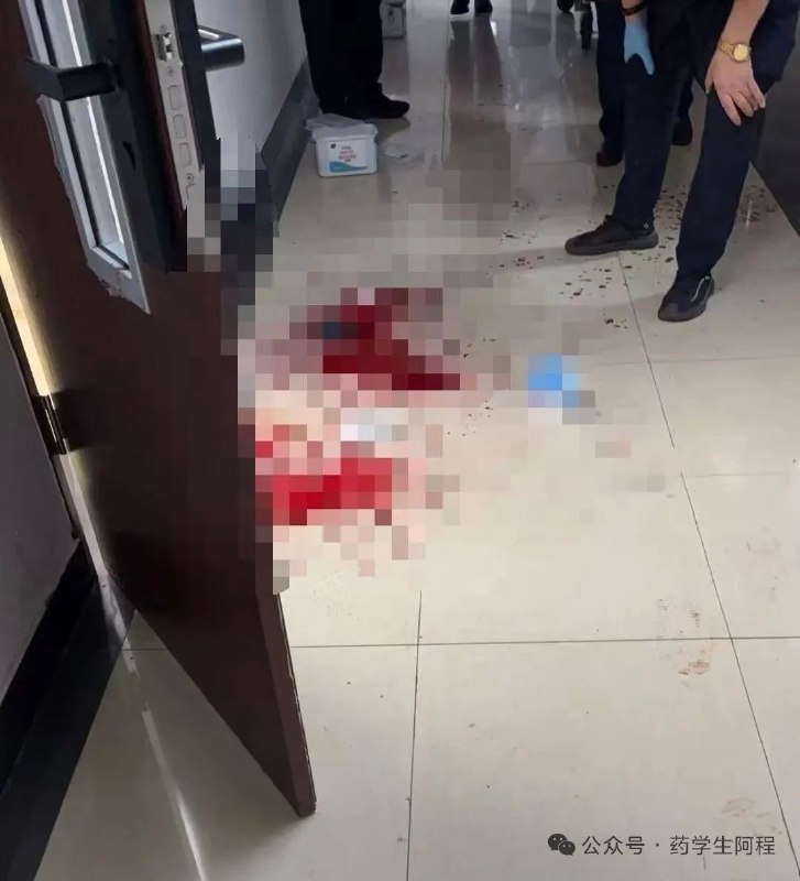 北京化工大学研究生在暑假期间被压力继续做实验，被炸伤失去三根手指（断了五根手指，接上两根）后学校用“ 擅自进入未开放实验室 ”为由拒不负责感谢家人们投稿！北京化工大学研究生在暑假期间被压力继续做实验，被炸伤失去三根手指（断了五根手指，接上两根）后学校用“ 擅自进入未开放实验室 ”为由拒不负责感谢家人们投稿！