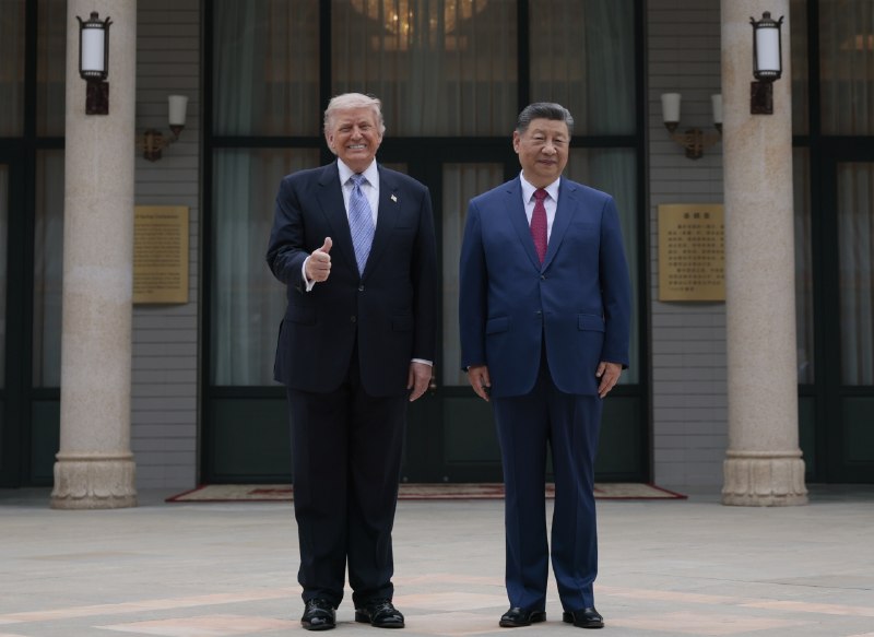 习近平和特朗普在中南海春耦斋前的合影感谢家人们投稿！习近平和特朗普在中南海春耦斋前的合影感谢家人们投稿！