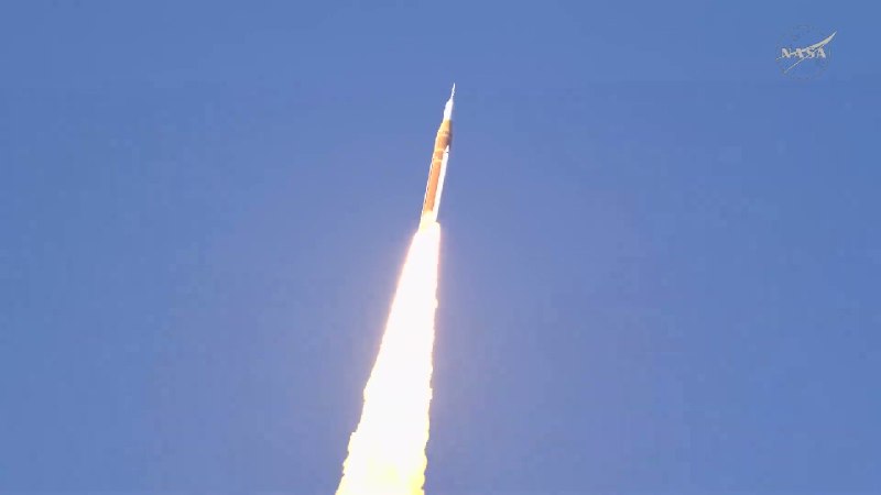 NASA 阿尔忒弥斯 2 号载人掠月任务成功发射美国 东部时间 4 月 1 日 18:24（北京时间 4 月 2 日 06:24），搭载 Artemis II（阿尔忒弥斯 2 号）任务的 SLS Block 1 运载 火箭 在佛罗里达州肯尼迪航天中心 LC-39b 发射台成功点火升空