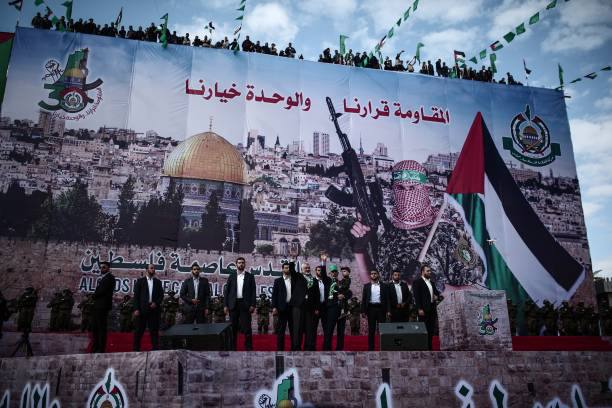 #哈马斯和仇恨意识形态《古兰经》和穆罕默德的话激发了对以色列的攻击Yahya Sinwar 海亚·辛瓦 是加沙哈马斯的领导人，其于2017年2月接替伊斯梅尔·哈尼亚的領導職務他是哈马斯安全机构的共同创始人之一以及哈马斯二把手他的Ideology是哈马斯IdeologyYahya Sinwa于1962年出生在Khan Yunis难民营,当时加沙地带处于埃及统治之下，他在那里度过了早年