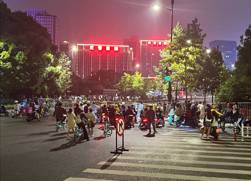 #亚运会 到处封路，扰民运动会，对老百姓没有任何好处by 匿名投稿#亚运会 到处封路，扰民运动会，对老百姓没有任何好处by 匿名投稿