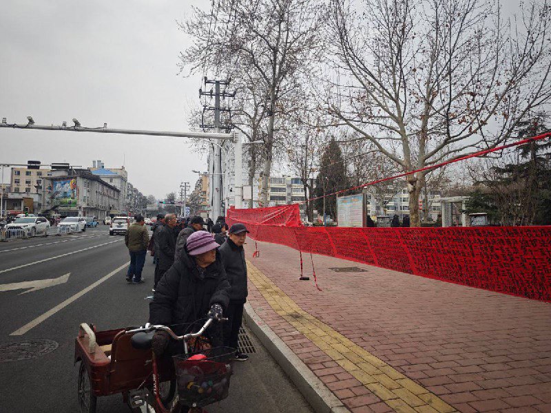 3月14日中午，河北保定青年路与东风路交叉口处，市纪委附近