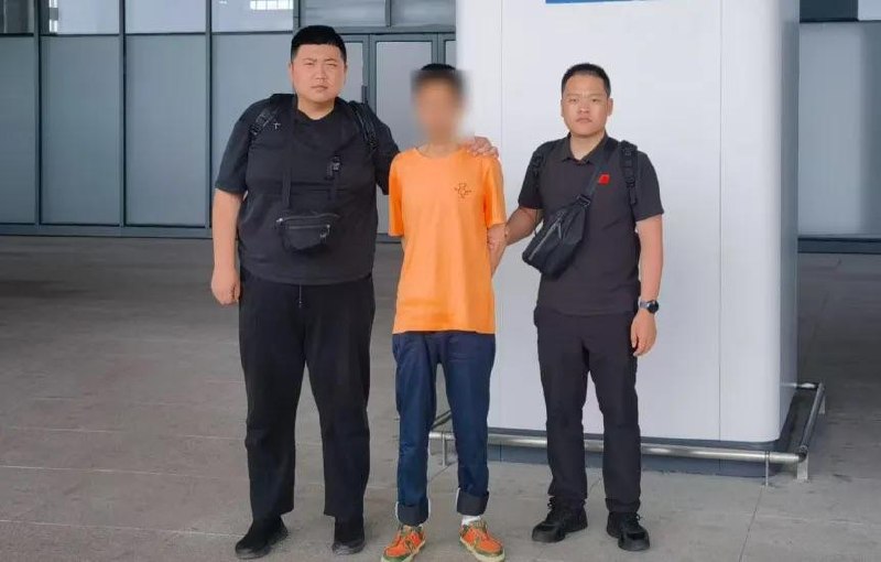 辽宁一男子刑满释放后再次盗掘辽金古墓，跨省团伙12人落网辽宁男子刘某某盗掘“辽金古墓”落网，服刑期满之后仍贼心不改，再次邀人组团盗掘辽金时期文化遗址，其团伙成员12人被抓