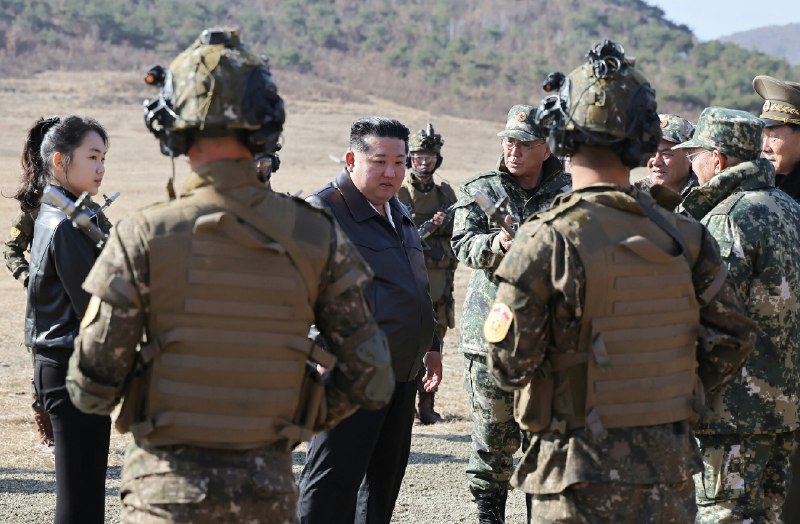 朝鲜 劳动党总书记、国务委员长 #金正恩 19 日视察 #朝鲜 人民军首都防御军直属平壤第 60 训练基地，观摩了步兵和 #坦 克兵部队协同攻击战术 #演习 #军事 #武器感谢家人们投稿！朝鲜 劳动党总书记、国务委员长 #金正恩 19 日视察 #朝鲜 人民军首都防御军直属平壤第 60 训练基地，观摩了步兵和 #坦 克兵部队协同攻击战术 #演习 #军事 #武器感谢家人们投稿！