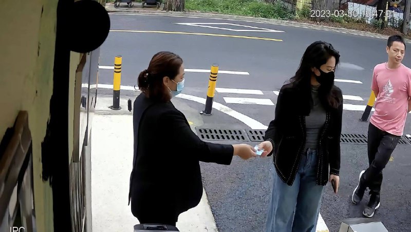 #幼儿园 门口的妈妈🤩by 匿名投稿#幼儿园 门口的妈妈🤩by 匿名投稿