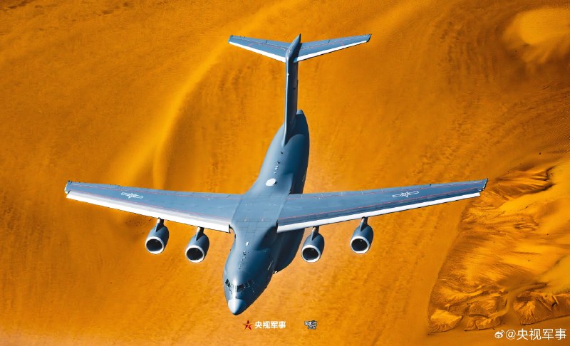 Y-20B 首次空对空😐😐😐感谢家人们投稿！Y-20B 首次空对空😐😐😐感谢家人们投稿！