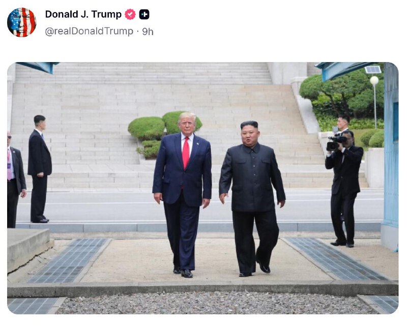 特朗普社交媒体晒与金正恩合影 再次释放对话信号美国总统特朗普24日在社交平台“真实社交”（Truth Social）上接连发布三张与朝鲜国务委员会委员长金正恩的合影，再次释放重启朝美对话的信息