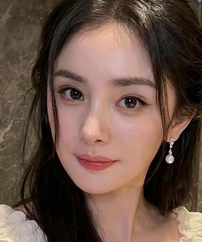 #杨幂 大方晒出自己的 素颜照感谢家人们投稿！#杨幂 大方晒出自己的 素颜照感谢家人们投稿！