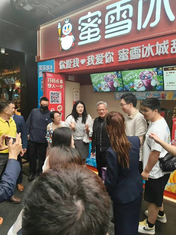 蜜雪冰城来蹭热度了感谢家人们投稿！蜜雪冰城来蹭热度了感谢家人们投稿！