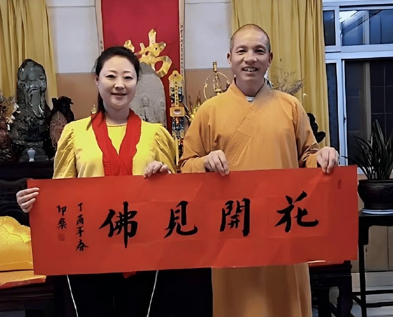 花开见佛，佛近女色——佛已在天上摇头了 中国 河南 少林寺 走了一个花和尚，又来一个花和尚，还是钦点的 #和尚 #佛教感谢来自某频道的投稿！花开见佛，佛近女色——佛已在天上摇头了 中国 河南 少林寺 走了一个花和尚，又来一个花和尚，还是钦点的 #和尚 #佛教感谢来自某频道的投稿！