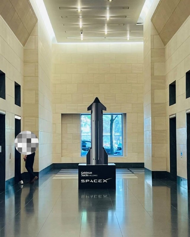 摩根大通、高盛、美银的办公楼里都放上了SpaceX IPO海报高盛毕竟是主承销，最有诚意，把星舰竖在电梯必经之路上牛逼的是，几大投行的承销费这次被压到0.75%以下老马的议价能力太强了，曾几何时阿里上市都要给1%以上感谢家人们投稿！摩根大通、高盛、美银的办公楼里都放上了SpaceX IPO海报高盛毕竟是主承销，最有诚意，把星舰竖在电梯必经之路上牛逼的是，几大投行的承销费这次被压到0.75%以下老马的议价能力太强了，曾几何时阿里上市都要给1%以上感谢家人们投稿！