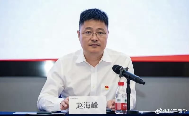 【杭州商务酒局变刑事案：女员工被灌酒后遭亵渎伤害】8月18日消息，招商蛇口浙江公司总经理赵海峰，因7月在杭州一场商务酒局上涉嫌亵渎同桌女性以及殴打伤害案发酵，已被警方刑事拘留