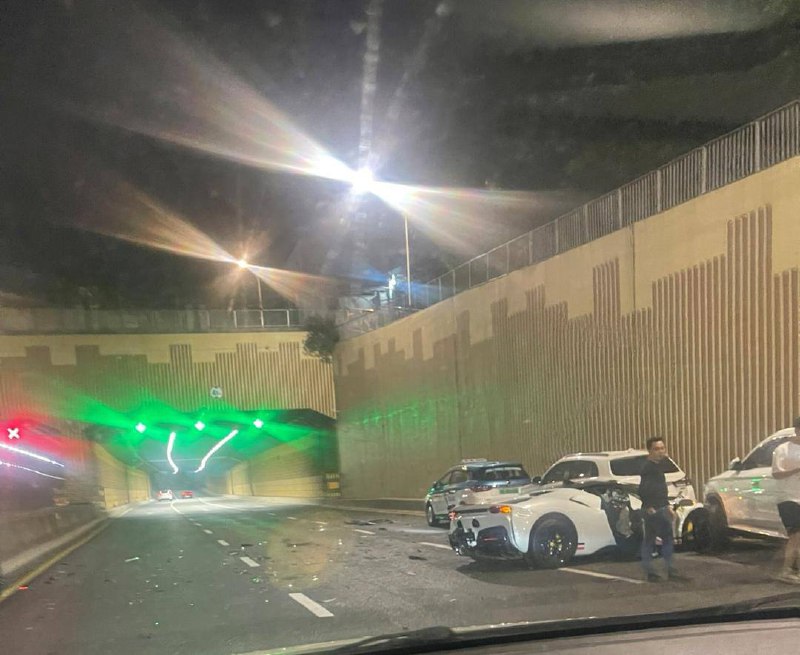 5月11日深圳新区大道往羊台山方向 #法拉利 #车祸5月11日深圳新区大道往羊台山方向 #法拉利 #车祸