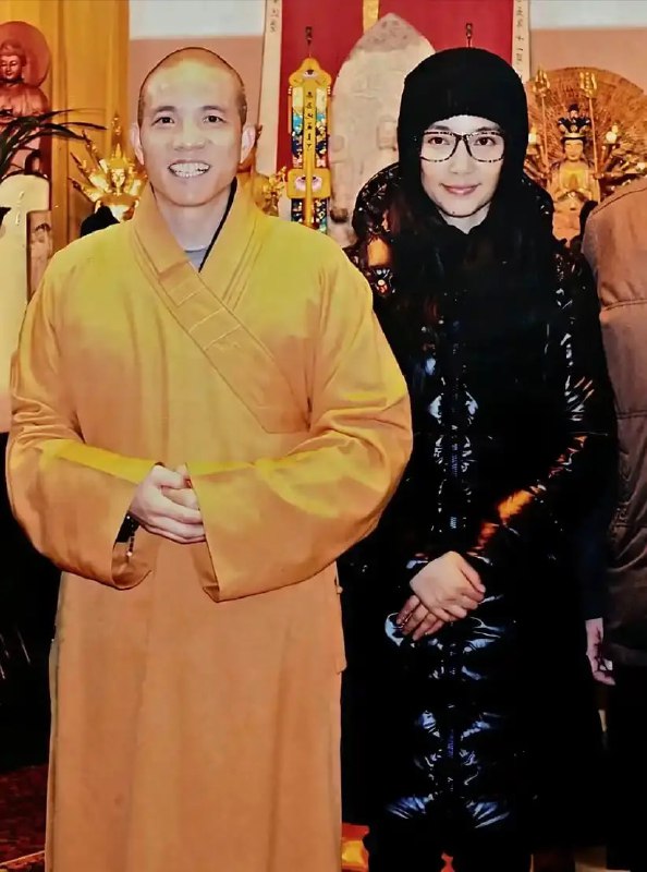 花开见佛，佛近女色——佛已在天上摇头了 中国 河南 少林寺 走了一个花和尚，又来一个花和尚，还是钦点的 #和尚 #佛教感谢来自某频道的投稿！花开见佛，佛近女色——佛已在天上摇头了 中国 河南 少林寺 走了一个花和尚，又来一个花和尚，还是钦点的 #和尚 #佛教感谢来自某频道的投稿！