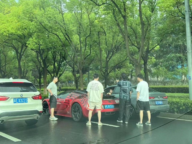 7月22日苏州GT show布加迪被撞 #车祸 #改装车文化7月22日苏州GT show布加迪被撞 #车祸 #改装车文化