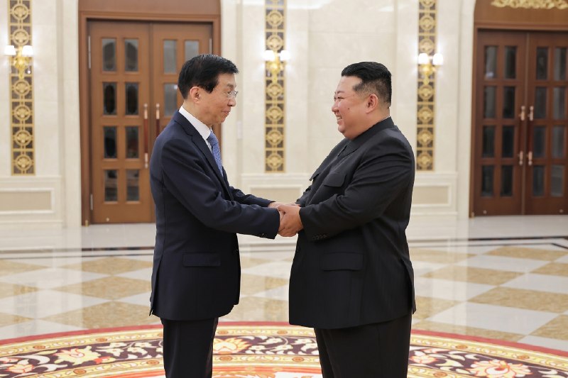 金正恩 在 16 号会见王沪宁率领的中华人民共和国党政代表团，代表团参谒锦绣山太阳宫、参观朝鲜劳动党中央干部学校，并在羊角岛国际饭店参加《朝中友好合作互助条约》签订 65 周年纪念招待会 #金正恩感谢家人们投稿！金正恩 在 16 号会见王沪宁率领的中华人民共和国党政代表团，代表团参谒锦绣山太阳宫、参观朝鲜劳动党中央干部学校，并在羊角岛国际饭店参加《朝中友好合作互助条约》签订 65 周年纪念招待会 #金正恩感谢家人们投稿！