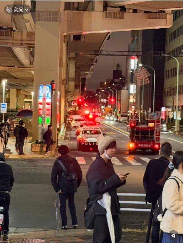 日本池袋宝可梦中心女性店员遇害，行凶男子自杀26日晚7时15分左右（北京时间6点15分），位于东京都丰岛区东池袋3丁目的阳光城接到报警称：“宝可梦中心内有人持刀行凶，有一男一女倒在地上流血