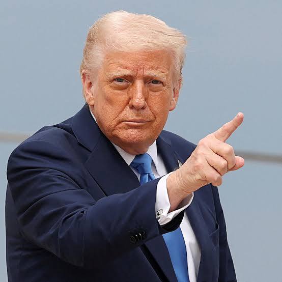 特朗普：伊朗今日将遭受沉重打击正遭受前所未有的重创的伊朗已向其中东邻国道歉并投降，承诺不再向它们开火