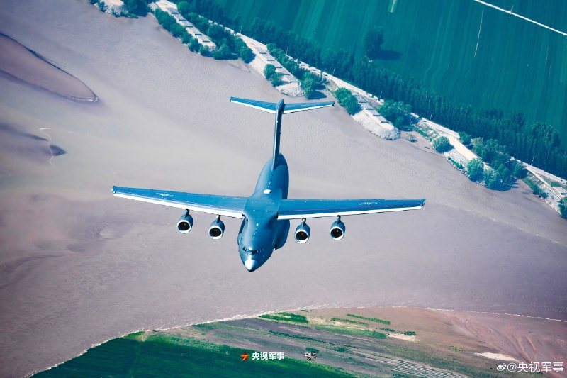 Y-20B 首次空对空😐😐😐感谢家人们投稿！Y-20B 首次空对空😐😐😐感谢家人们投稿！