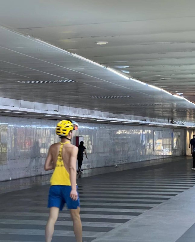 看背影，外卖小哥，强的可怕！外卖超时，不可能的#外卖小哥 #从外卖员开始崛起by 匿名投稿看背影，外卖小哥，强的可怕！外卖超时，不可能的#外卖小哥 #从外卖员开始崛起by 匿名投稿